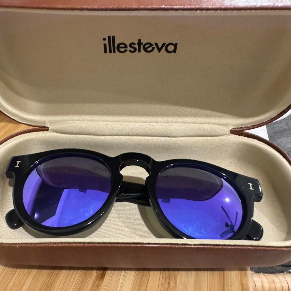 llesteva Women's Black and Purple Sunglasses